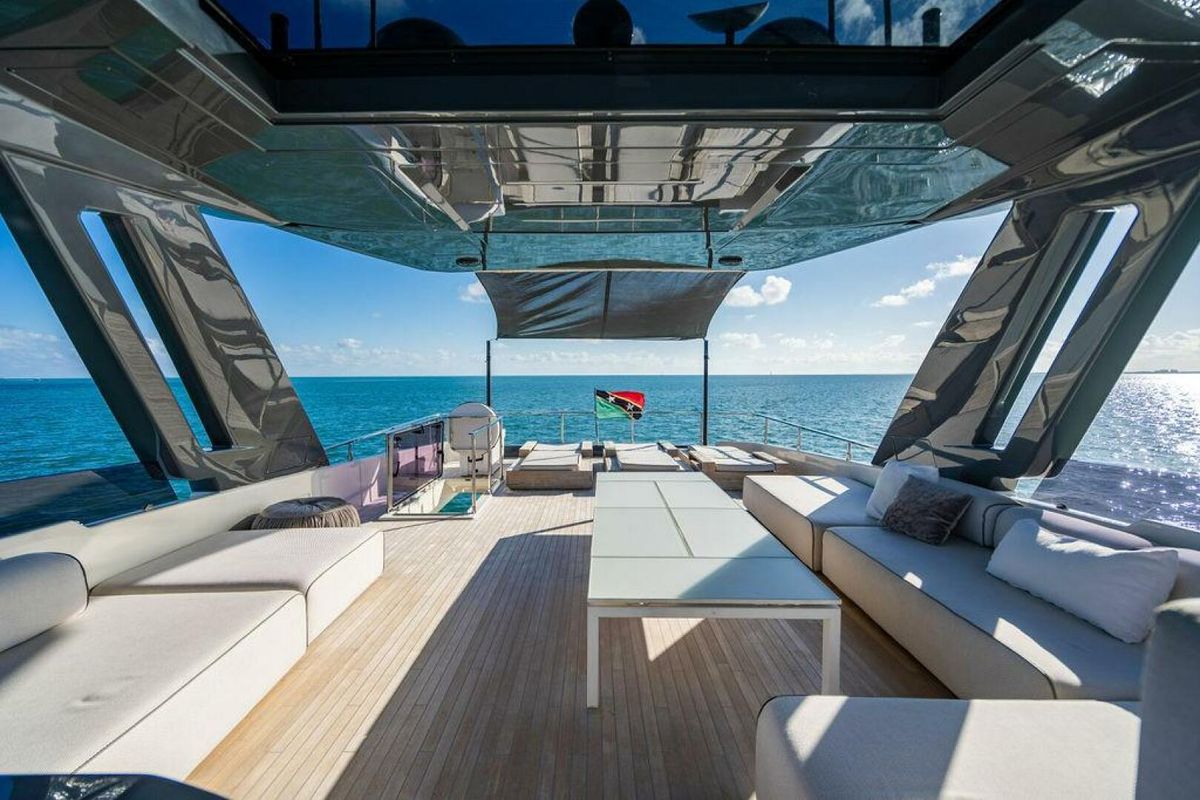 2018 Ferretti Yachts 85 
