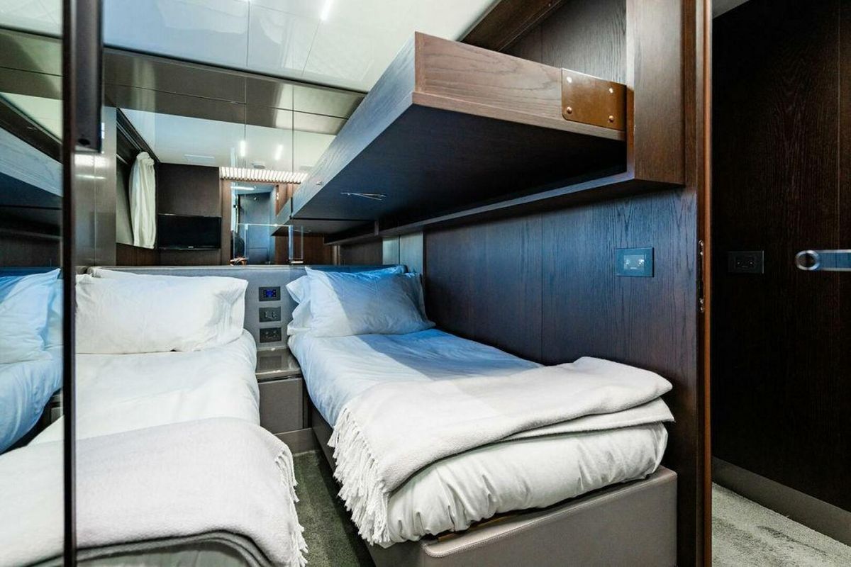 2018 Ferretti Yachts 85 