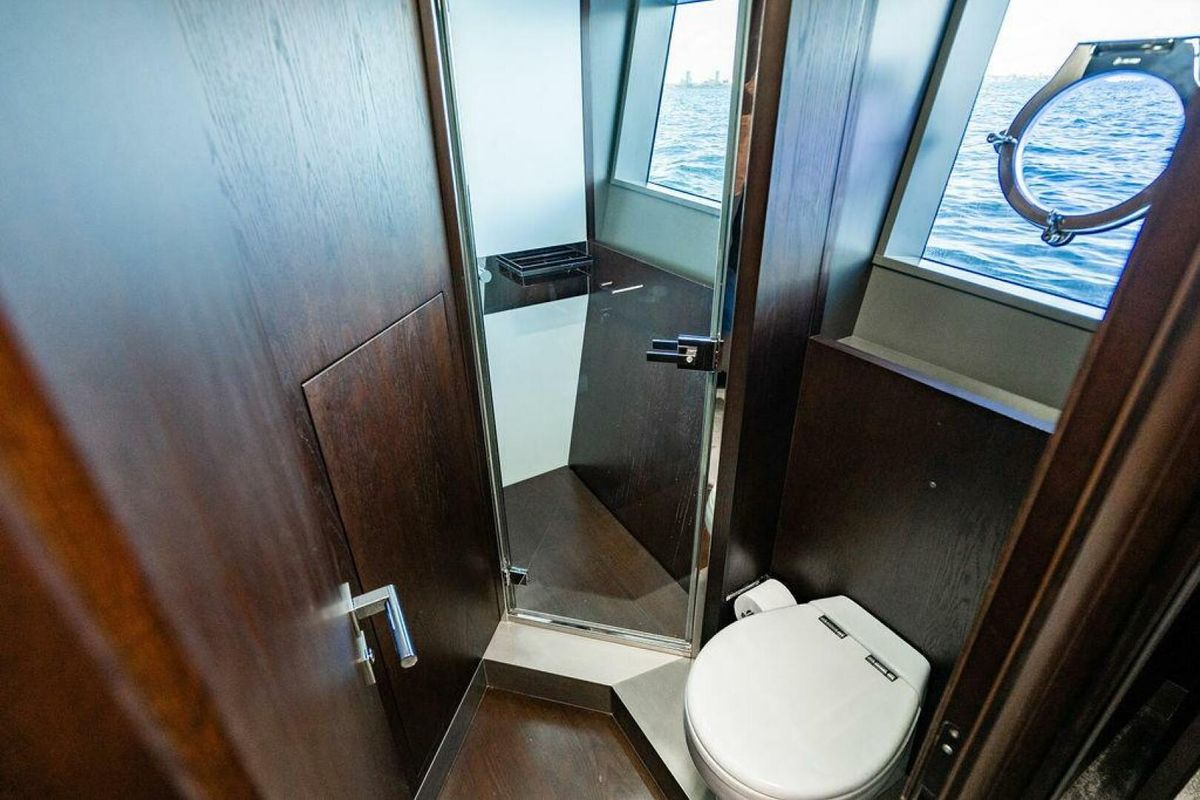 2018 Ferretti Yachts 85 