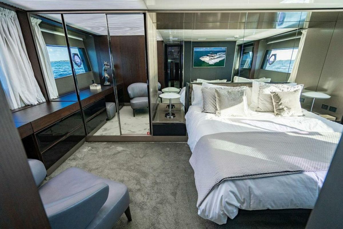 2018 Ferretti Yachts 85 