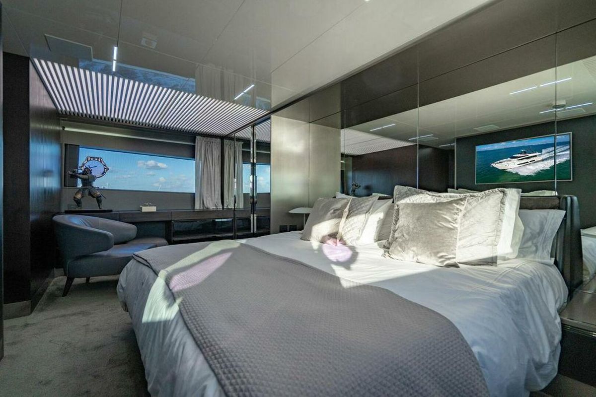 2018 Ferretti Yachts 85 
