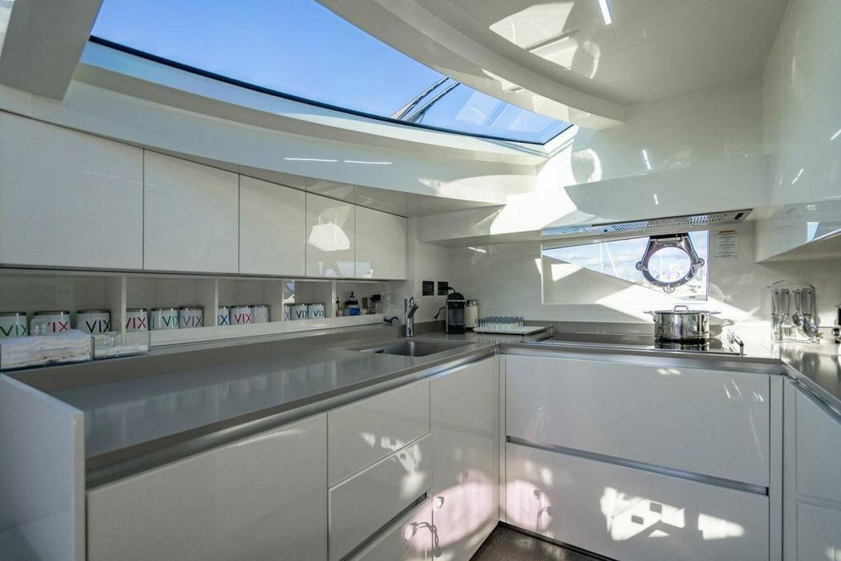2018 Ferretti Yachts 85 