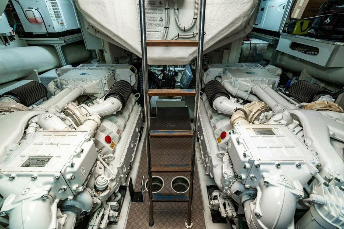 2018 Ferretti Yachts 85 