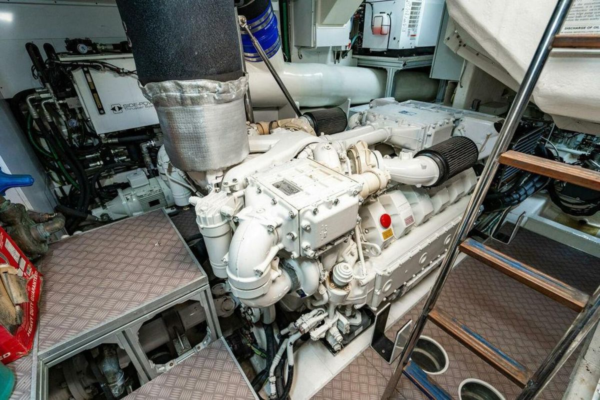 2018 Ferretti Yachts 85 