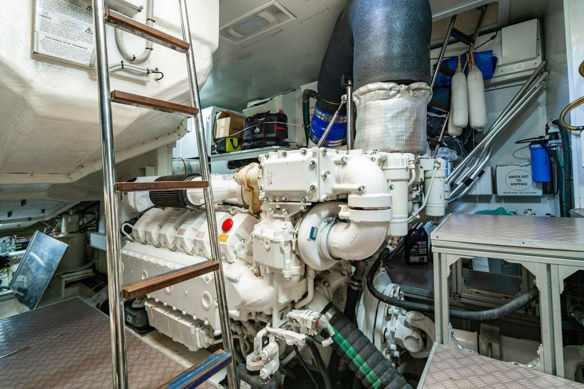 2018 Ferretti Yachts 85 