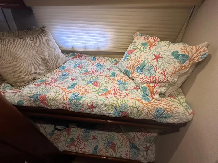 La Vida Loca Yacht Photos Pics Cozy bed in 2004 Marquis 59 yacht with colorful marine-themed bedding.