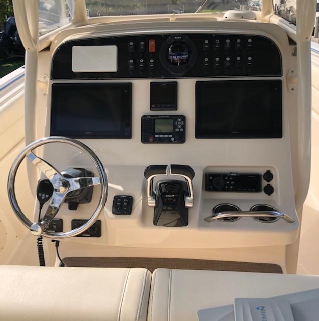 Grady-White  Canyon 271 Center Console