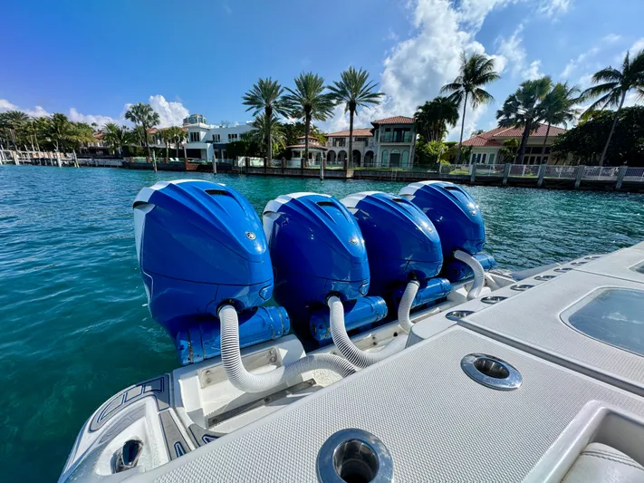  Yacht Photos Pics 2019 HCB 42 Siesta boat with four blue outboard engines on a sunny waterfront.
