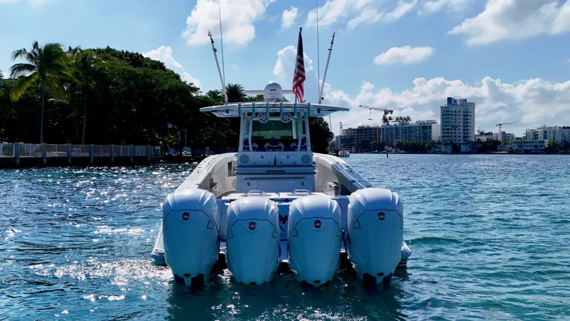  Yacht Photos Pics 2019 HCB 42 Siesta boat with four engines on a sunny waterfront.