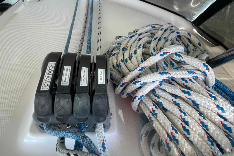 La Veda Yacht Photos Pics Sailing ropes and cleats on a 2003 Hunter 426 Deck Salon yacht.