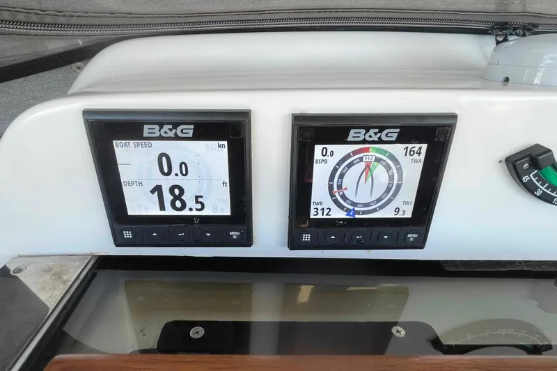 La Veda Yacht Photos Pics B&G navigation display on 2003 Hunter 426 Deck Salon, showing boat speed and depth.