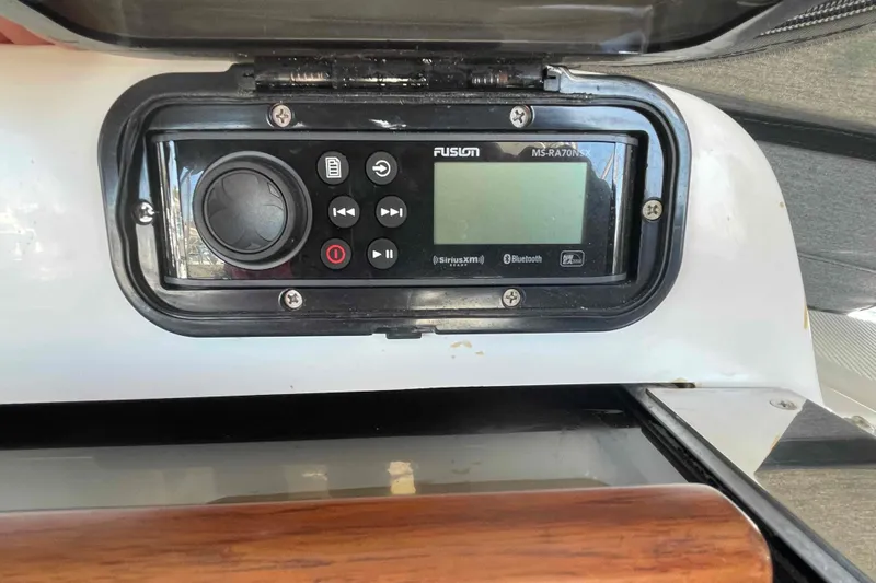 La Veda Yacht Photos Pics Fusion MS-RA70NSX stereo system on 2003 Hunter 426 Deck Salon yacht.