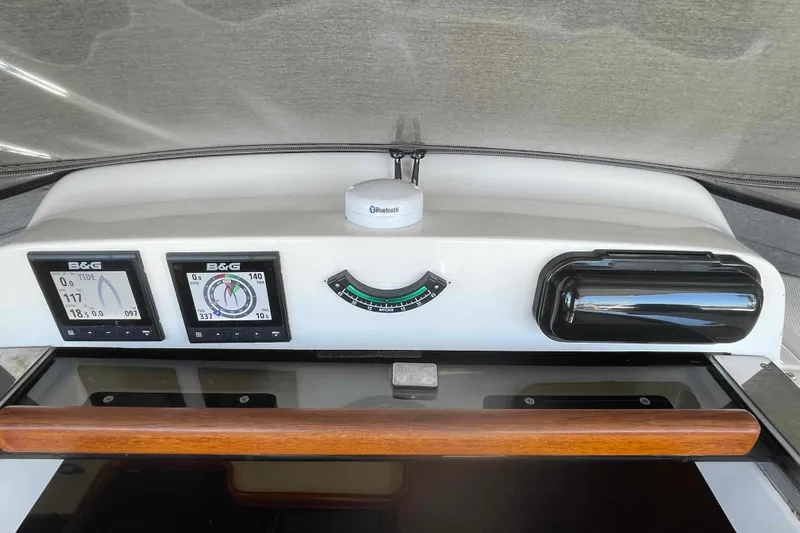 La Veda Yacht Photos Pics Control panel of 2003 Hunter 426 Deck Salon sailboat with B&G instruments.