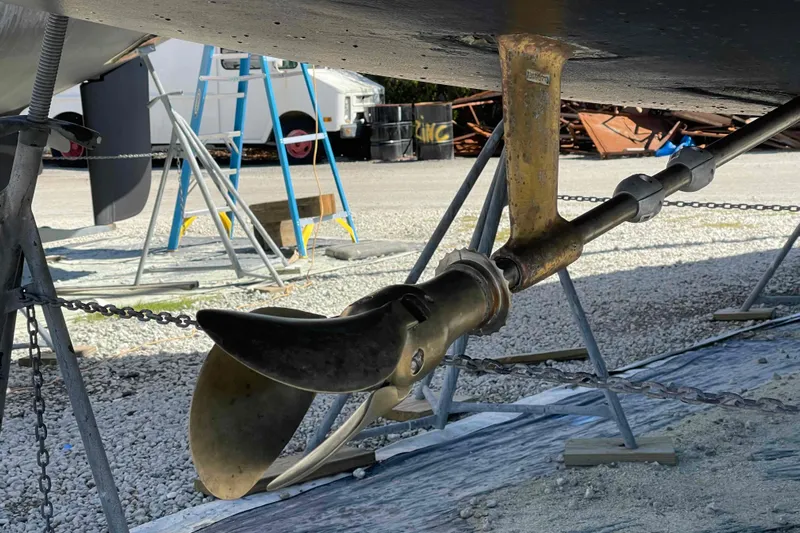 La Veda Yacht Photos Pics Propeller and shaft of 2003 Hunter 426 Deck Salon sailboat on dry dock.