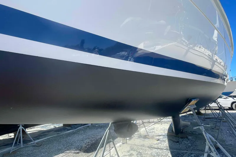 La Veda Yacht Photos Pics 2003 Hunter 426 Deck Salon sailboat hull on stands, blue and white design.