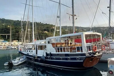 1988 Custom Tum Tour Shipyard Caicco