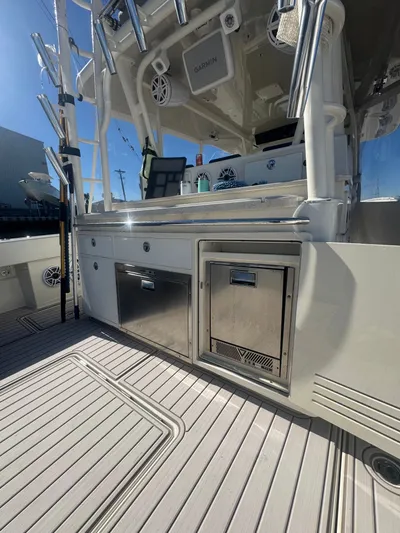Tradition Yacht Photos Pics HCB 53 Sue&ntilde;os 2016 boat kitchen with stainless steel appliances.