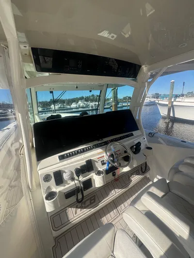 Tradition Yacht Photos Pics Interior view of 2016 HCB 53 Sue&ntilde;os boat cockpit in harbor.