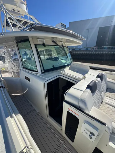 Tradition Yacht Photos Pics HCB 53 Sue&ntilde;os 2016 boat with modern cabin and seating area.