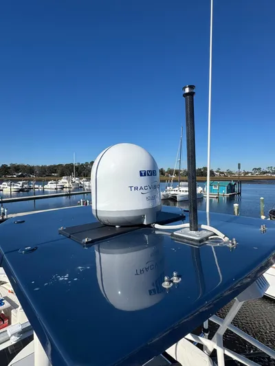 Tradition Yacht Photos Pics TracVision antenna on HCB 53 Sue&ntilde;os boat, 2016 model, docked in harbor.