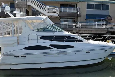 Cruisers Yachts 405 Express Motoryacht