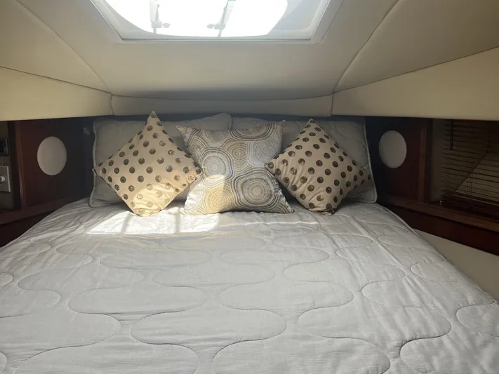  Yacht Photos Pics Luxurious cabin interior of 2006 Sea Ray 48 Sundancer with decorative pillows.