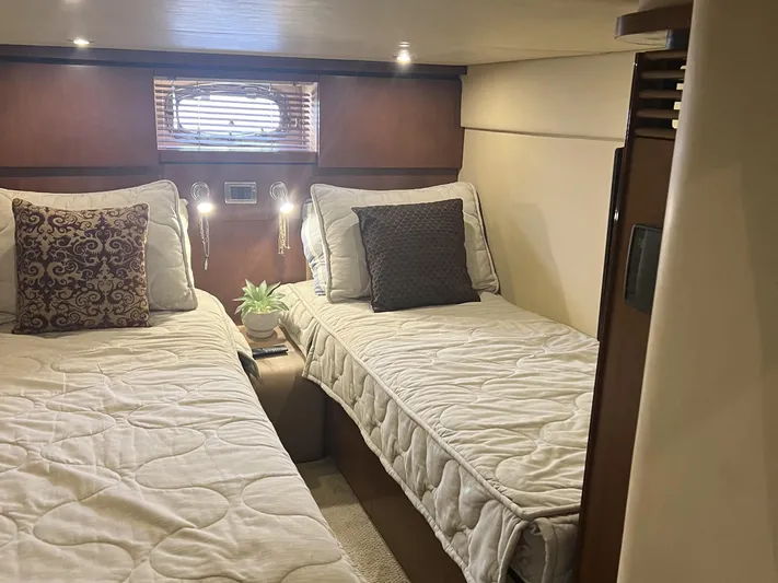  Yacht Photos Pics Interior cabin of 2006 Sea Ray 48 Sundancer with twin beds and decorative pillows.