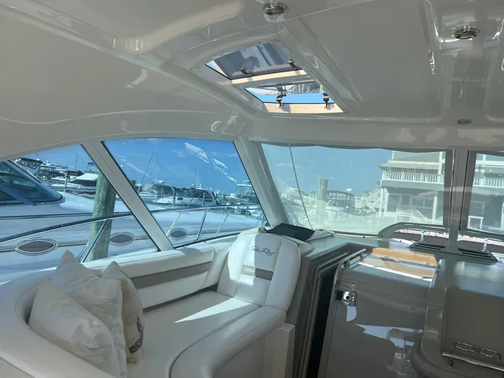  Yacht Photos Pics Interior of 2006 Sea Ray 48 Sundancer yacht with white seating and large windows.
