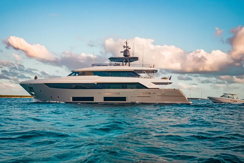 Fifi Yacht Photos Pics 