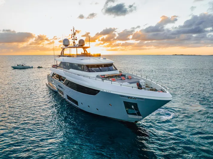 Fifi Yacht Photos Pics 