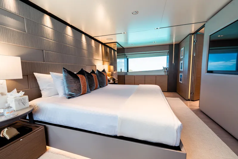 Fifi Yacht Photos Pics 