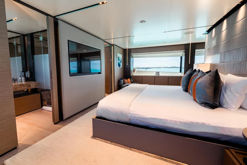 Fifi Yacht Photos Pics 