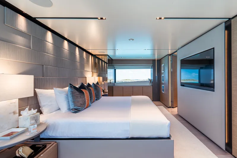 Fifi Yacht Photos Pics 