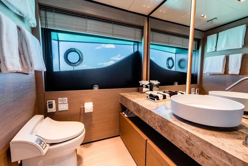 Fifi Yacht Photos Pics 