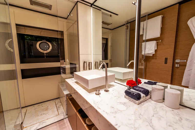 Fifi Yacht Photos Pics 