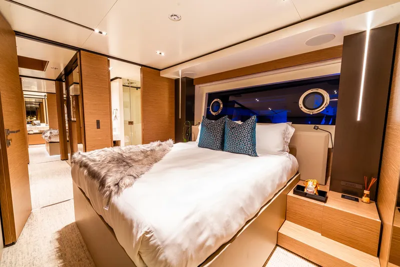 Fifi Yacht Photos Pics 