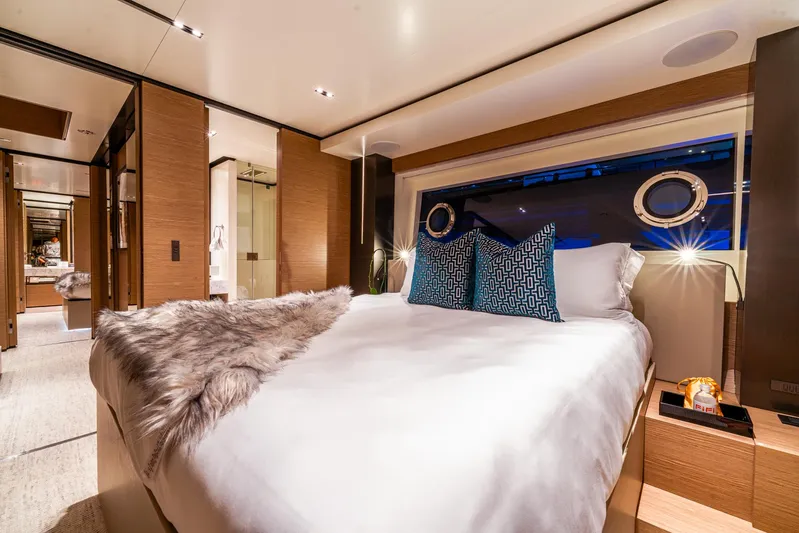 Fifi Yacht Photos Pics 