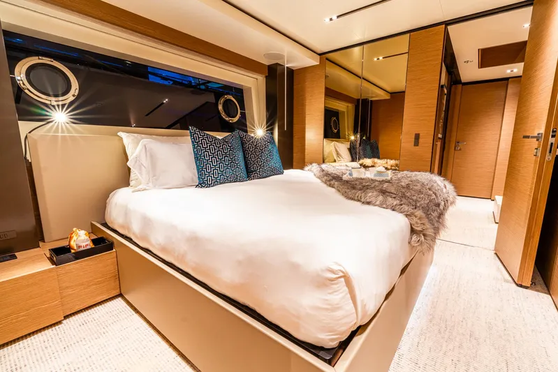 Fifi Yacht Photos Pics 