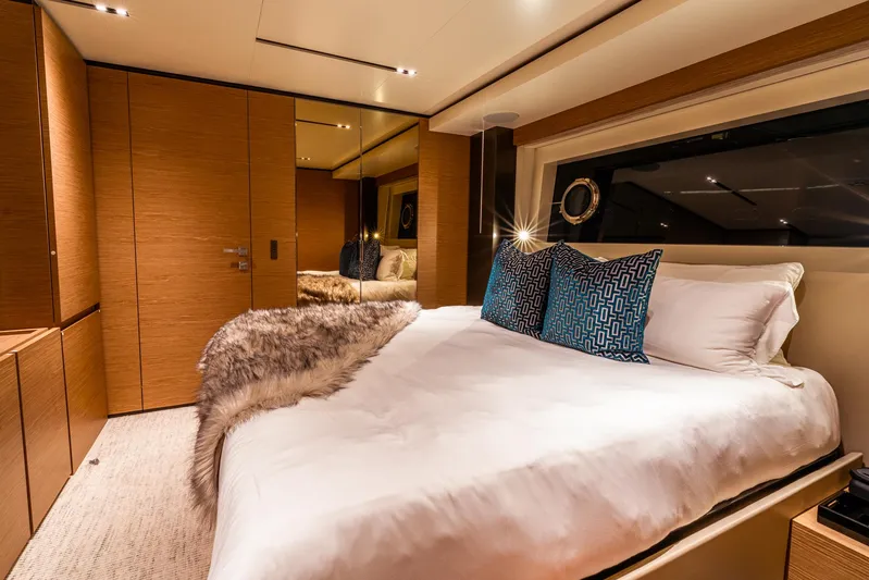 Fifi Yacht Photos Pics 