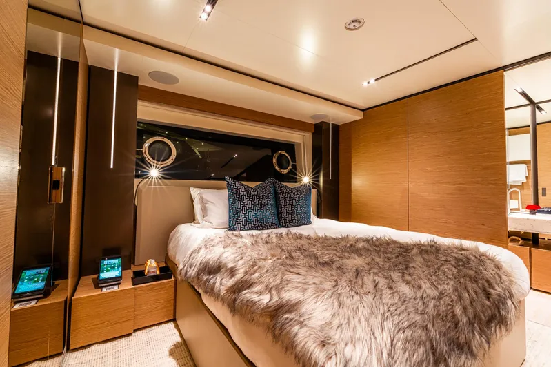 Fifi Yacht Photos Pics 