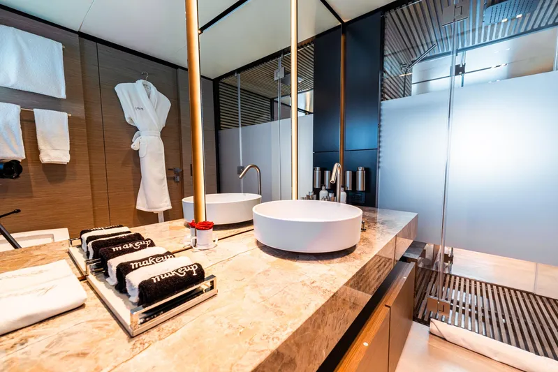 Fifi Yacht Photos Pics 