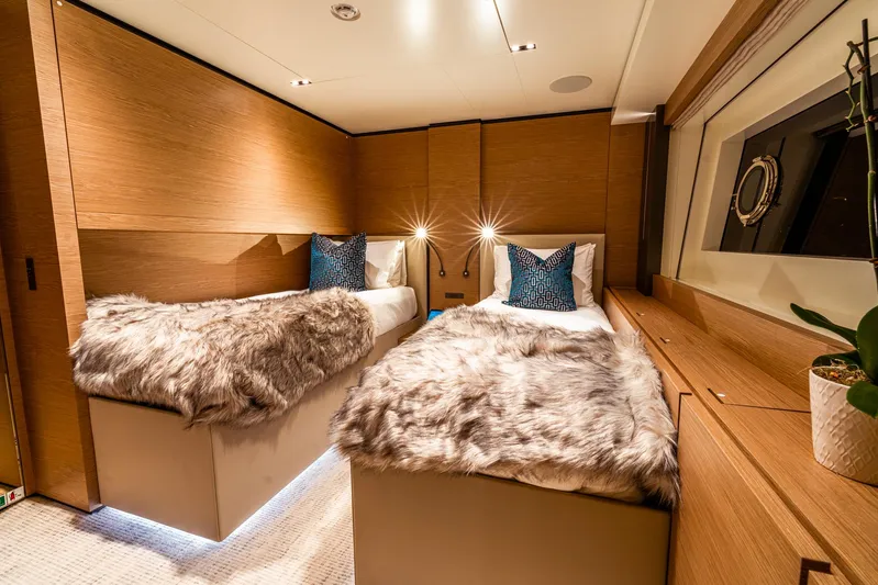 Fifi Yacht Photos Pics 