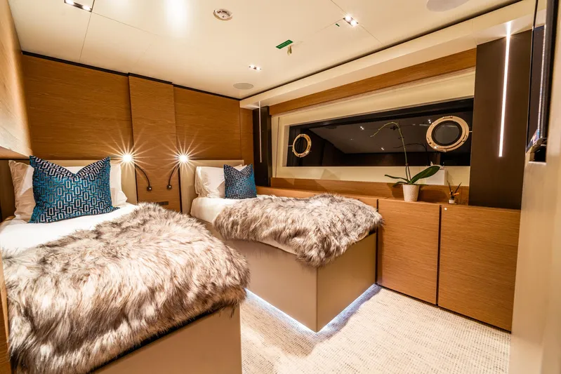 Fifi Yacht Photos Pics 