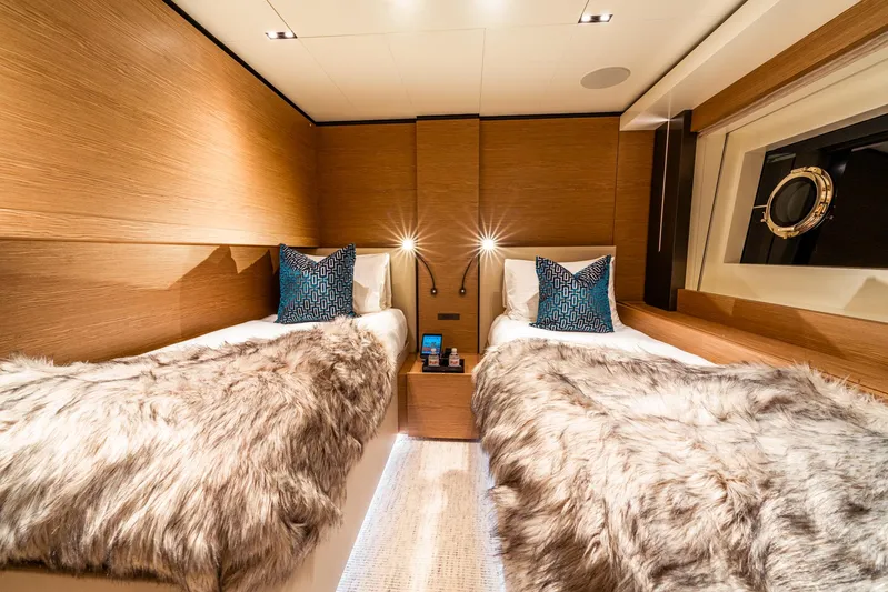 Fifi Yacht Photos Pics 