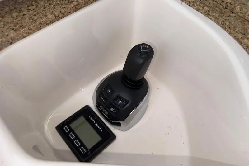  Yacht Photos Pics Joystick and control panel in Tiara Yachts 5800 Sovran, 2014 model.