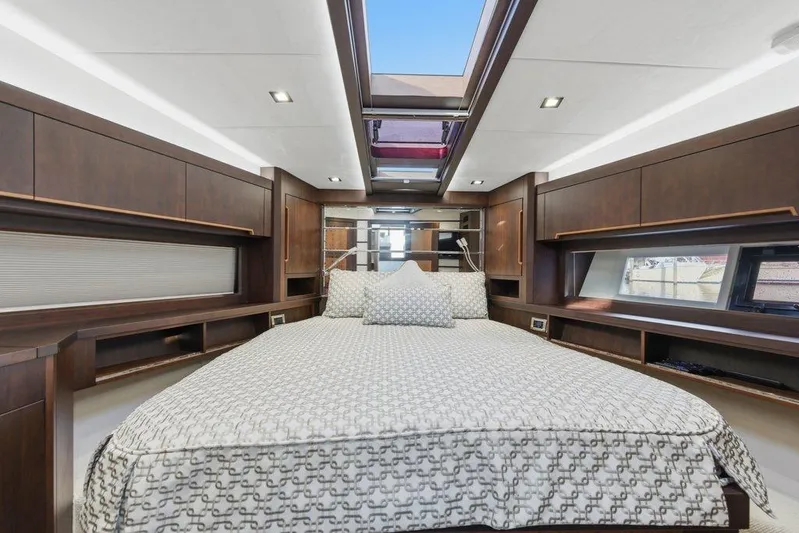 Nuckingfuts III Yacht Photos Pics Galeon 58 560 Sky Nuckingfuts- VIP Stateroom