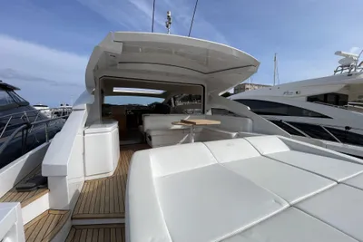 Pershing 64