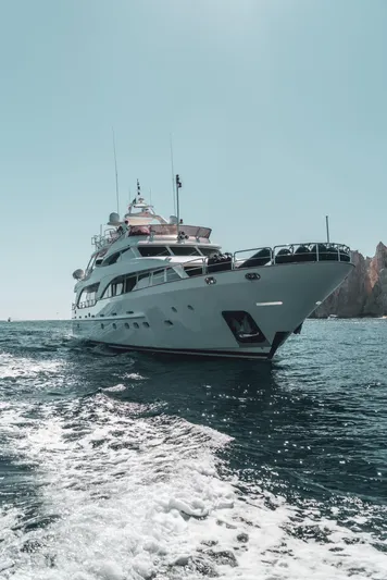 Marques Yacht Photos Pics Luxury yacht Benetti Tradition 100 from 2008 on open sea.