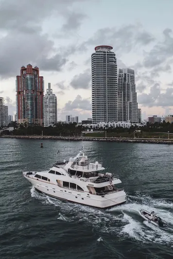 Marques Yacht Photos Pics Luxury yacht Benetti Tradition 100 cruising near city skyline, 2008 model.
