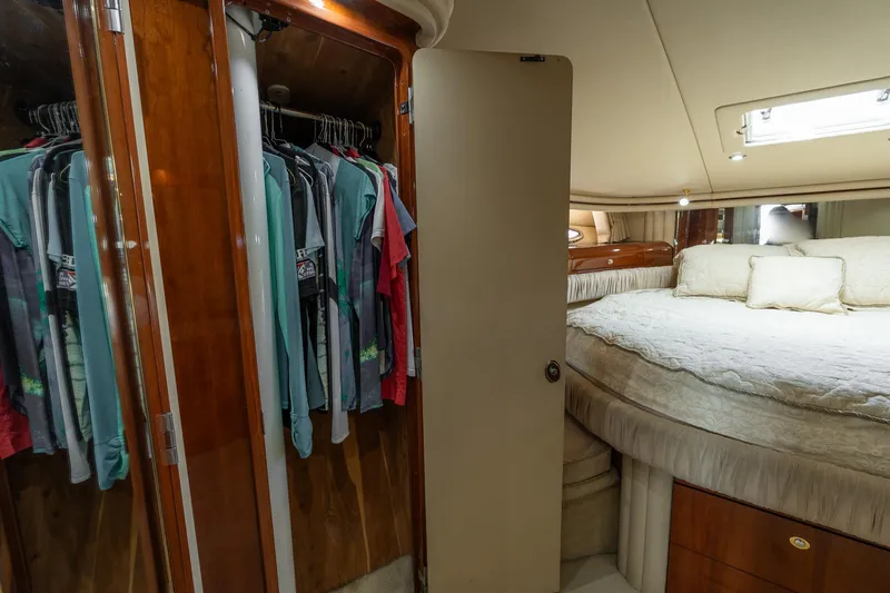  Yacht Photos Pics Luxurious bedroom and closet in 2003 Sea Ray 560 Sedan Bridge yacht.